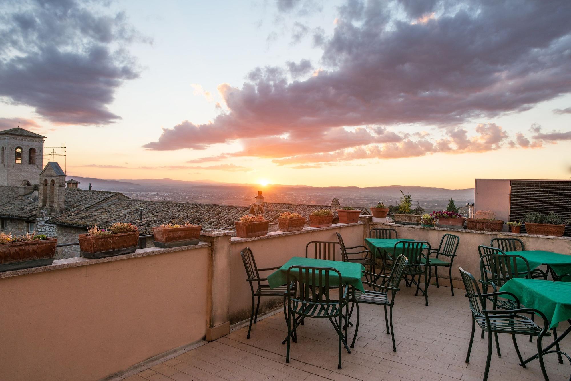 Albergo Ancajani Ассізі Екстер'єр фото